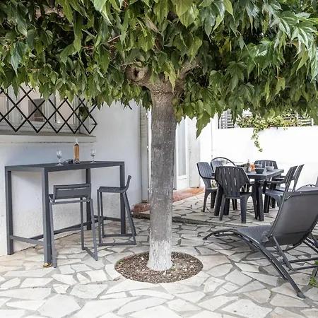 Abdon Gaux By Interhome Caves