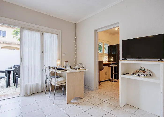 Abdon Gaux By Interhome Caves